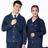 南昌廠(chǎng)服定做廠(chǎng)家表示?工作服反映出單位的實(shí)力地位和精神風(fēng)貌